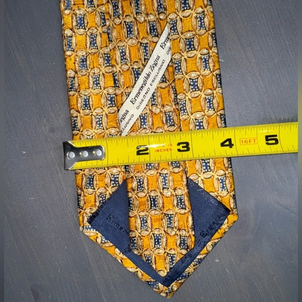 Ermenegildo Zegna 100% silk geometric tie Made in Italy